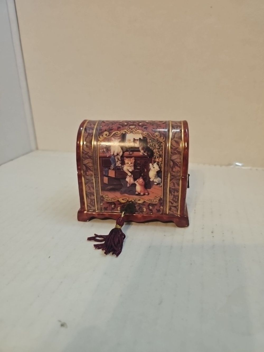 Ardleigh Elliot Porcelain Music Box Kittens “I Get Around” 4"L X 2.5W X 3.5H